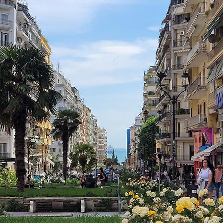 Flowery Penthouse In City Centre Of Tesalonika Bagian luar foto