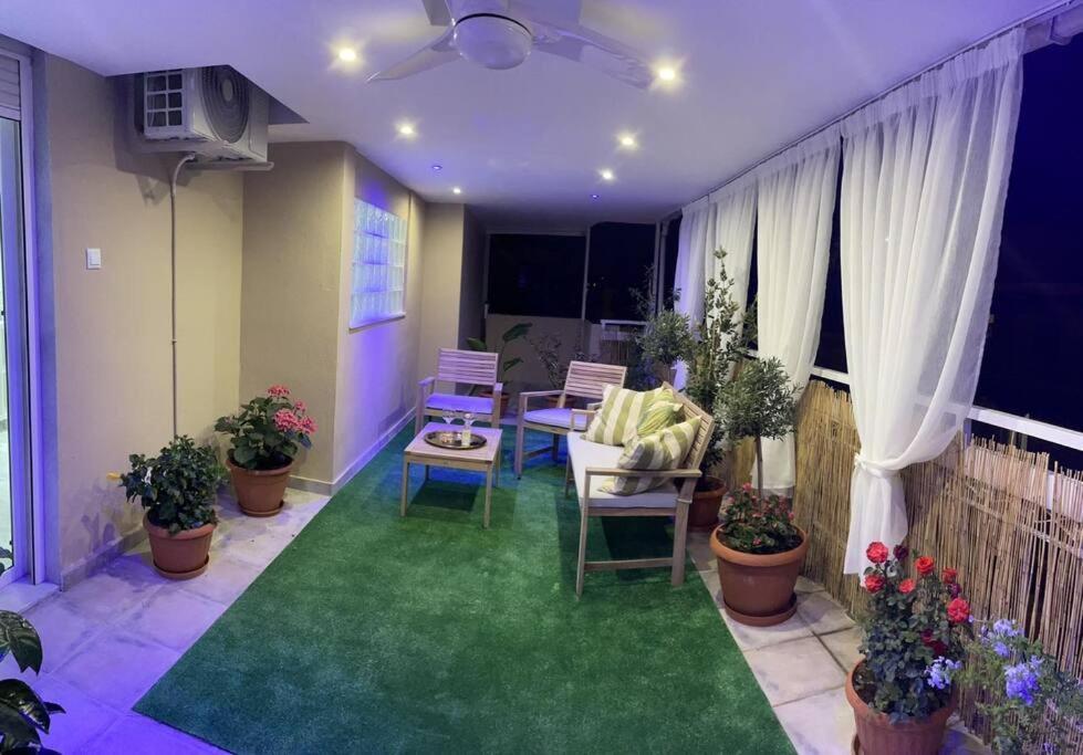 Flowery Penthouse In City Centre Of Tesalonika Bagian luar foto