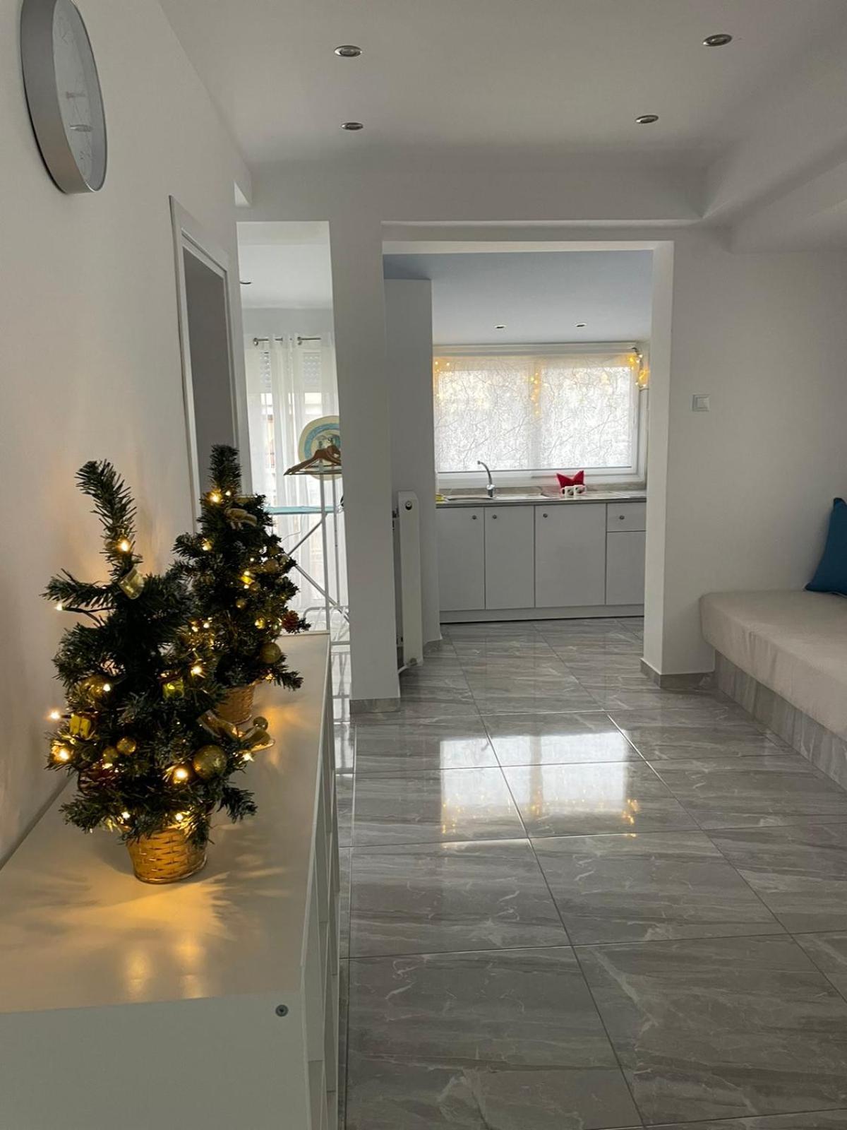 Flowery Penthouse In City Centre Of Tesalonika Bagian luar foto