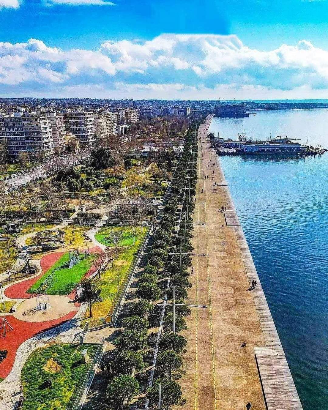 Flowery Penthouse In City Centre Of Tesalonika Bagian luar foto