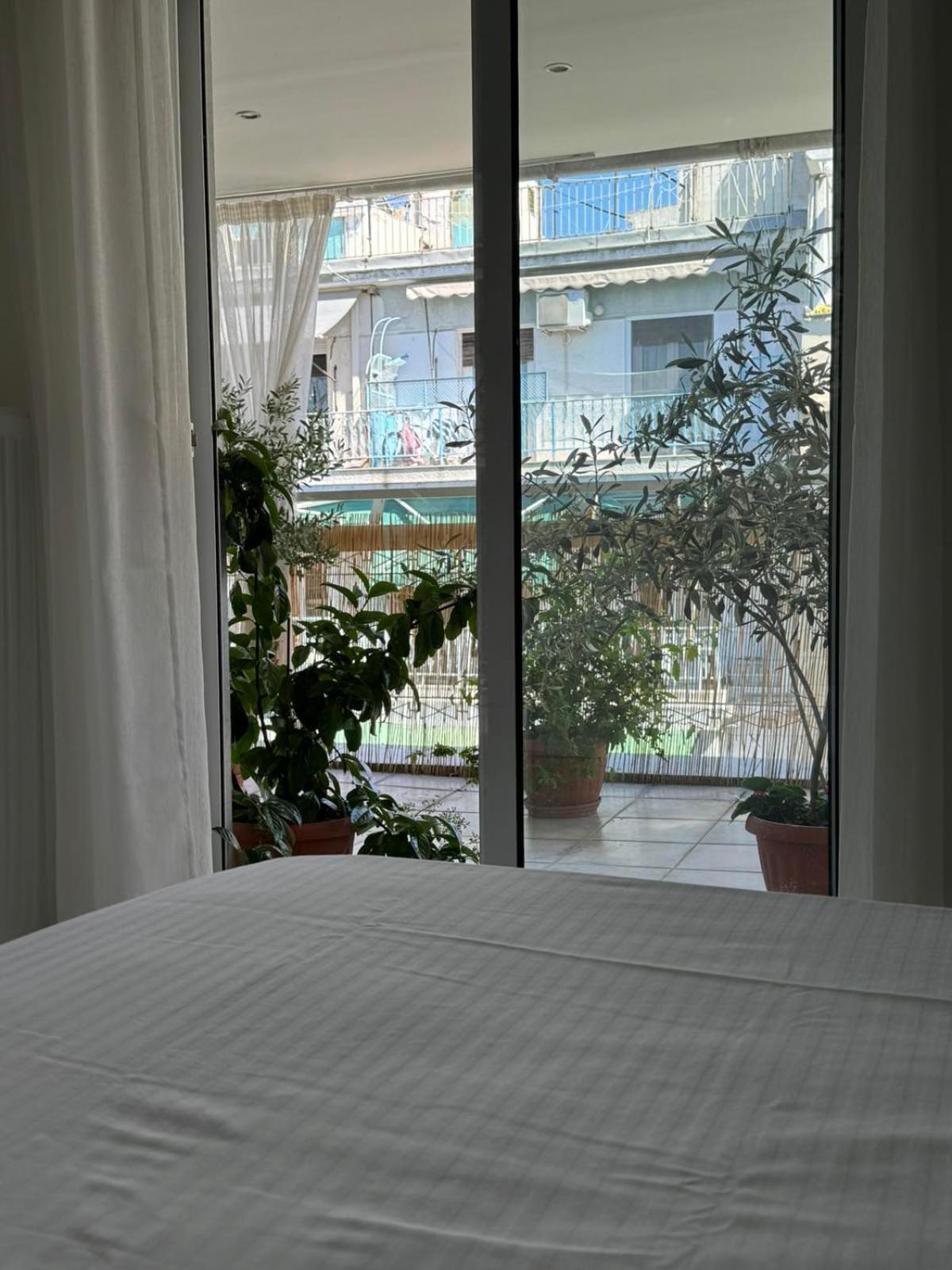 Flowery Penthouse In City Centre Of Tesalonika Bagian luar foto